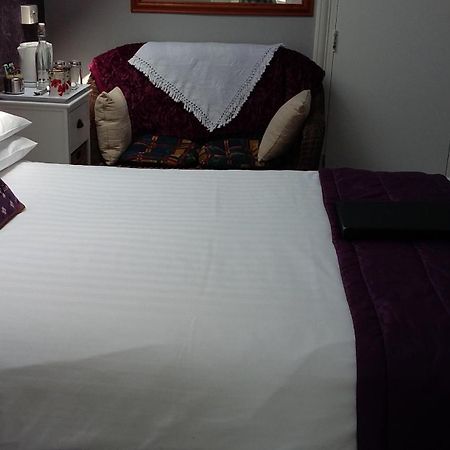 Cleave Court Guest House Ландъндо Екстериор снимка