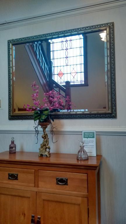 Cleave Court Guest House Ландъндо Екстериор снимка