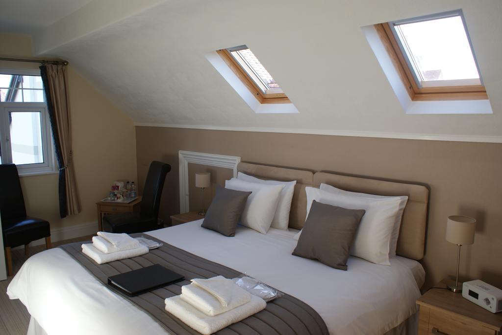 Cleave Court Guest House Ландъндо Екстериор снимка