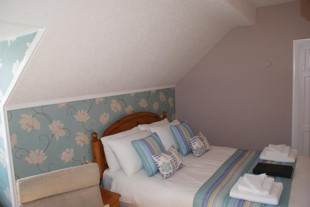 Cleave Court Guest House Ландъндо Екстериор снимка