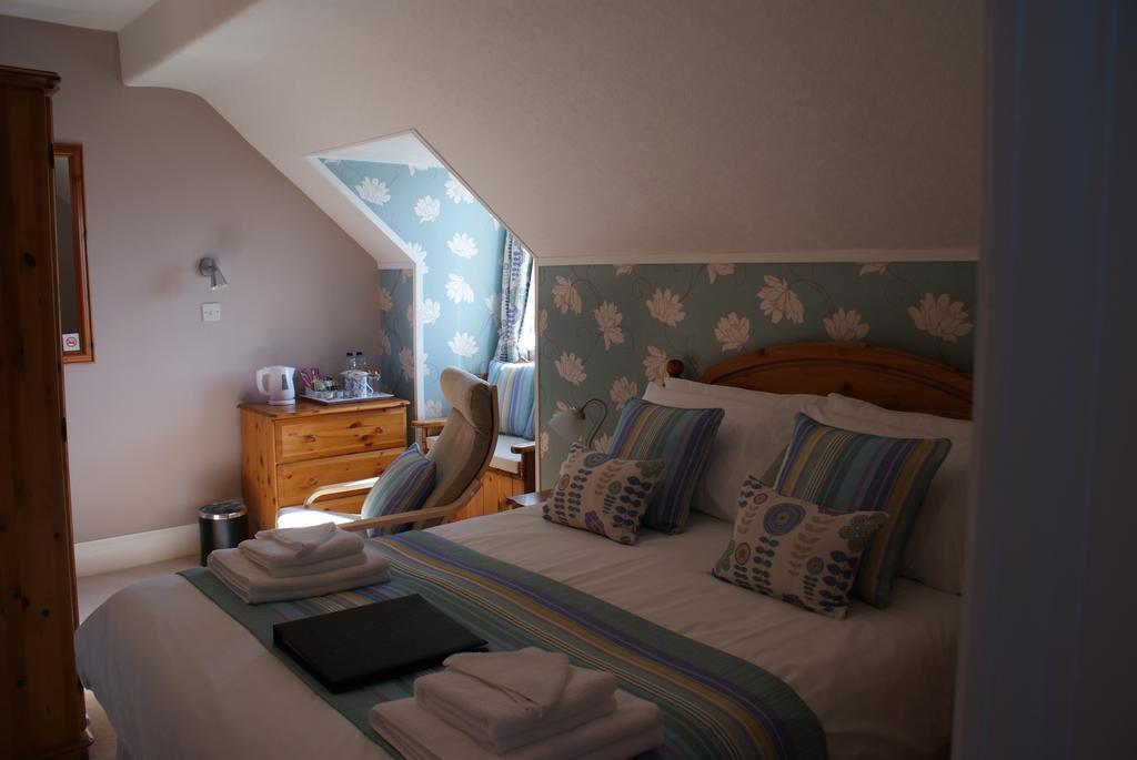 Cleave Court Guest House Ландъндо Екстериор снимка
