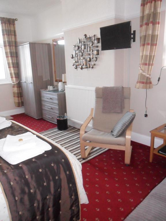 Cleave Court Guest House Ландъндо Екстериор снимка