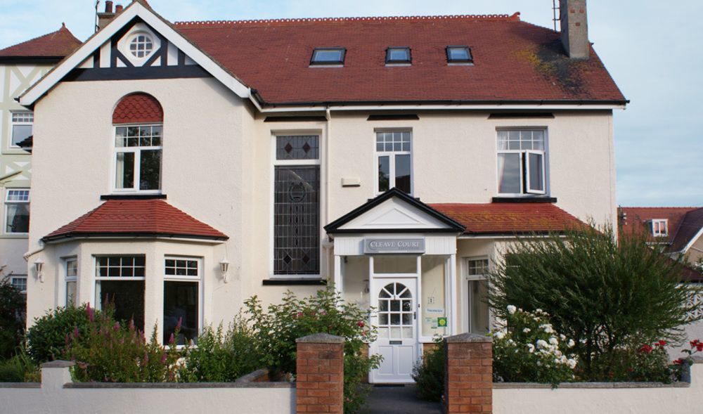 Cleave Court Guest House Ландъндо Екстериор снимка