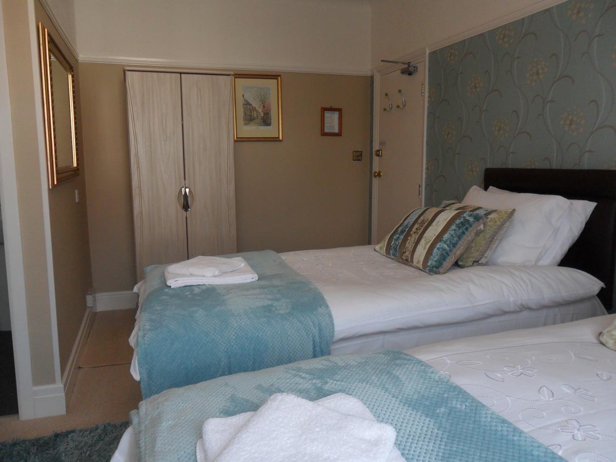 Cleave Court Guest House Ландъндо Екстериор снимка