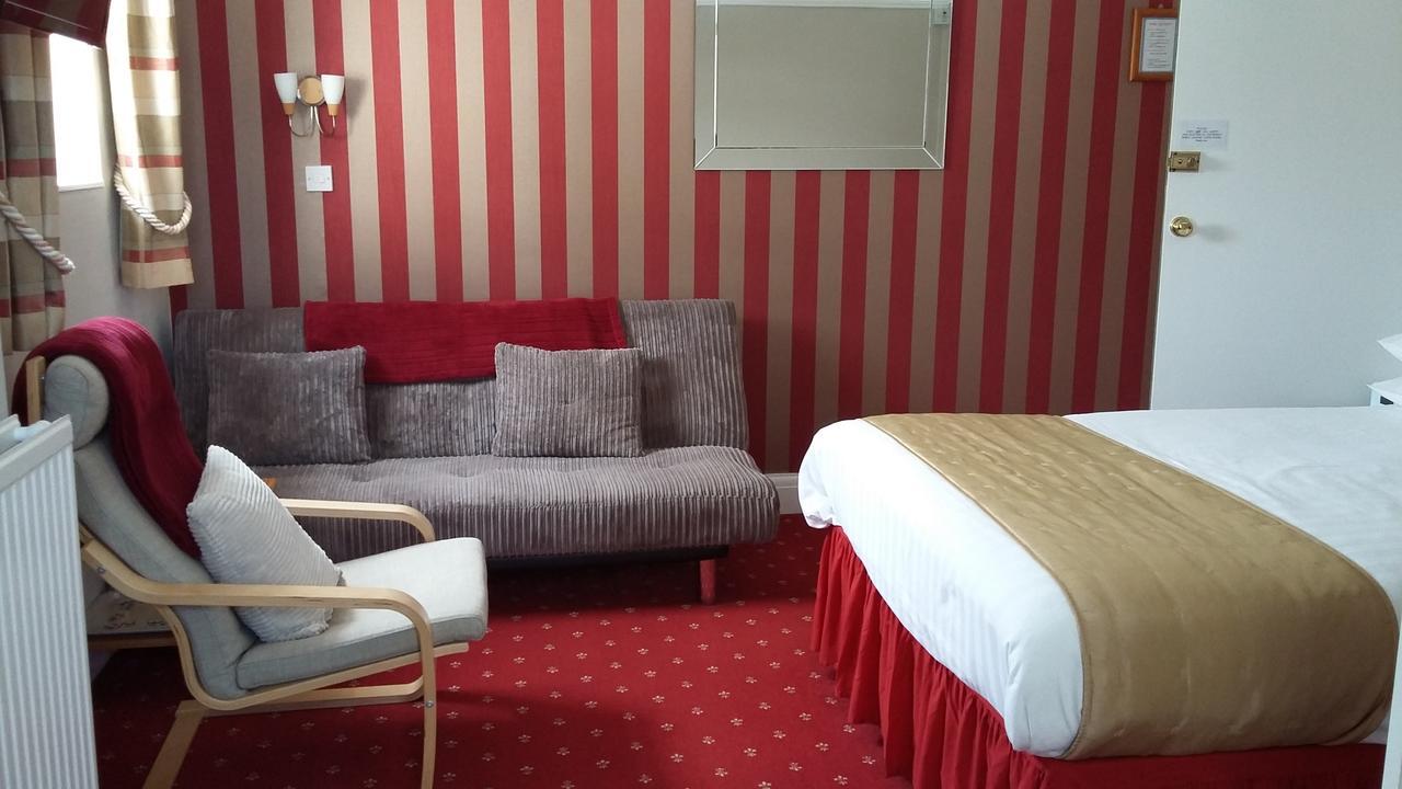 Cleave Court Guest House Ландъндо Екстериор снимка