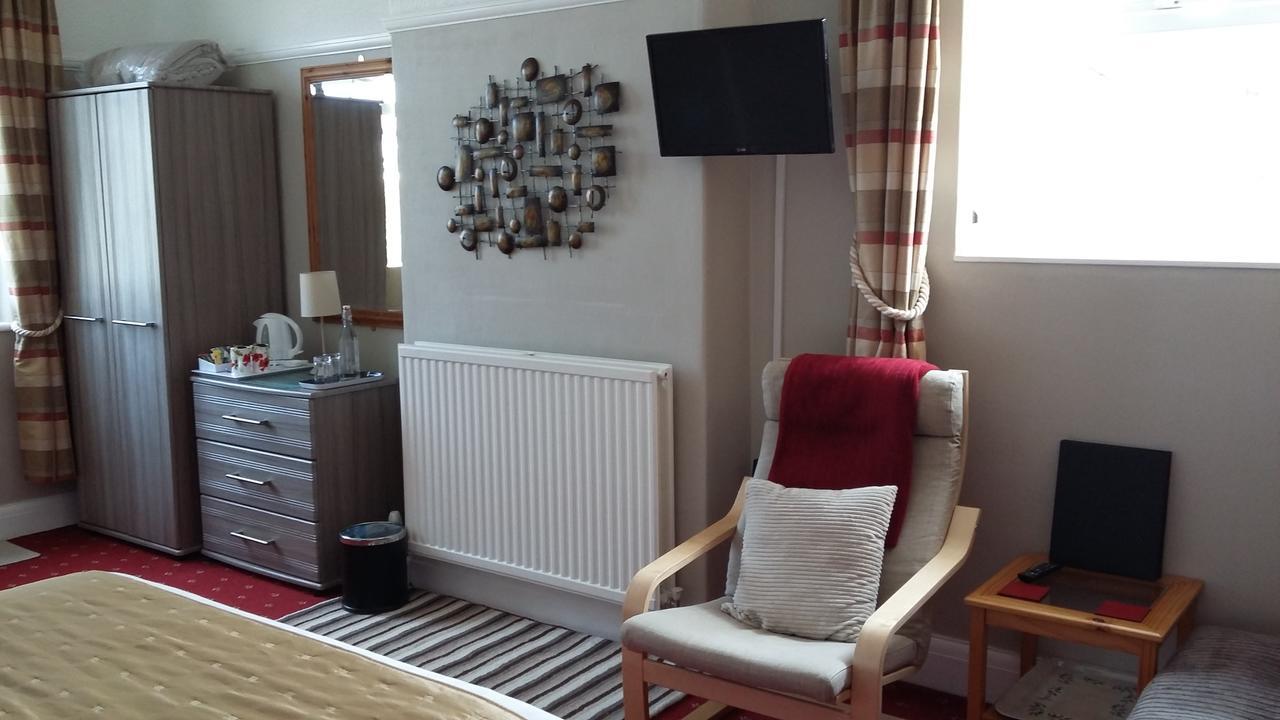Cleave Court Guest House Ландъндо Екстериор снимка
