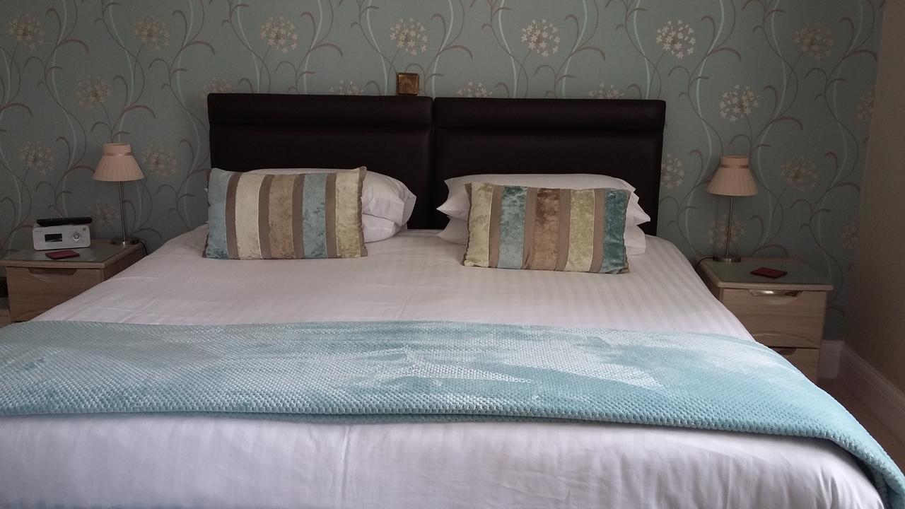 Cleave Court Guest House Ландъндо Екстериор снимка