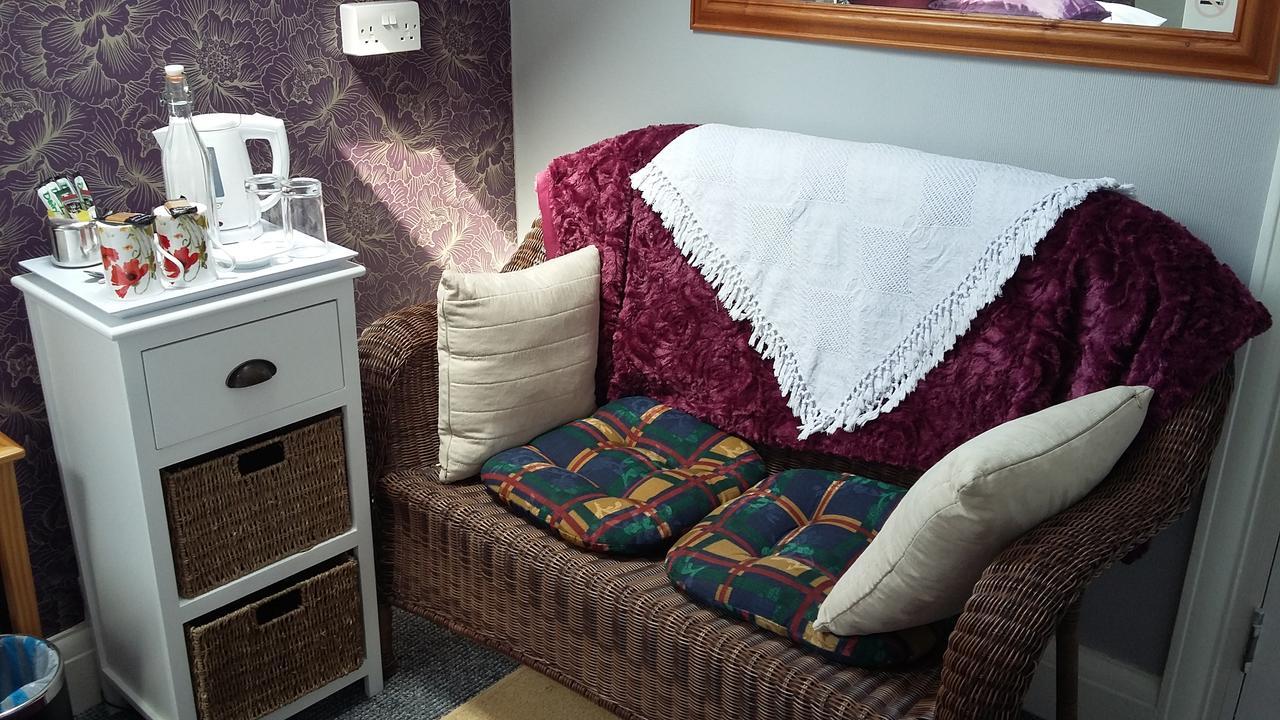 Cleave Court Guest House Ландъндо Екстериор снимка
