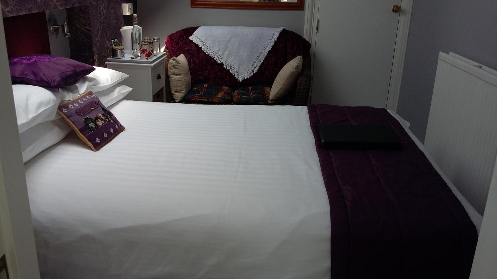 Cleave Court Guest House Ландъндо Екстериор снимка