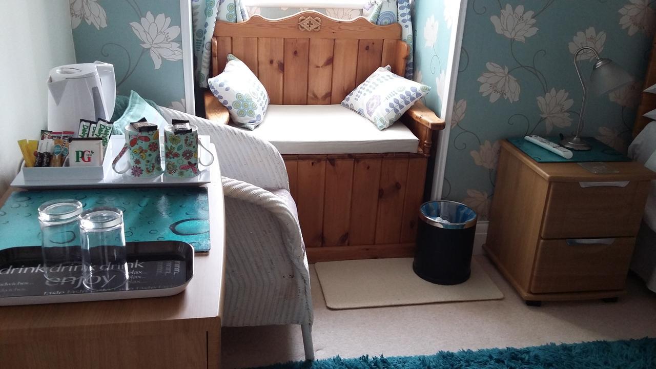 Cleave Court Guest House Ландъндо Екстериор снимка