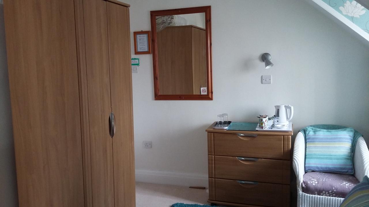 Cleave Court Guest House Ландъндо Екстериор снимка