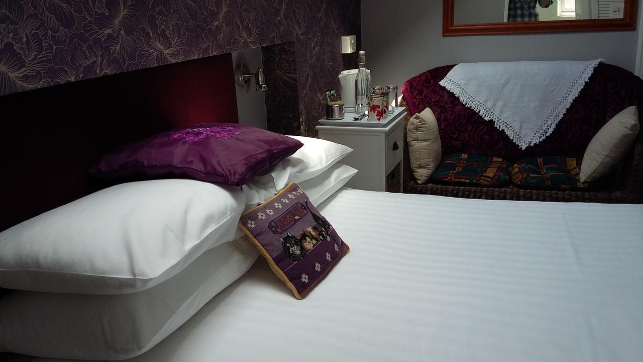 Cleave Court Guest House Ландъндо Екстериор снимка