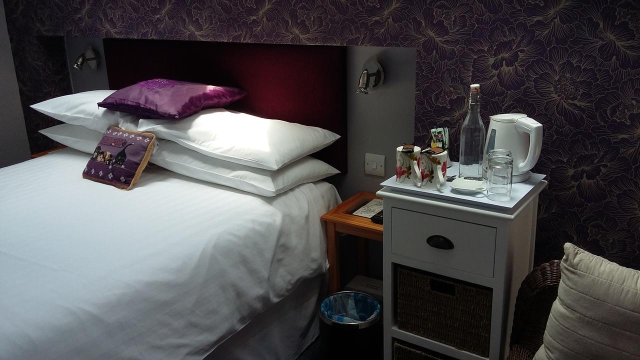 Cleave Court Guest House Ландъндо Екстериор снимка