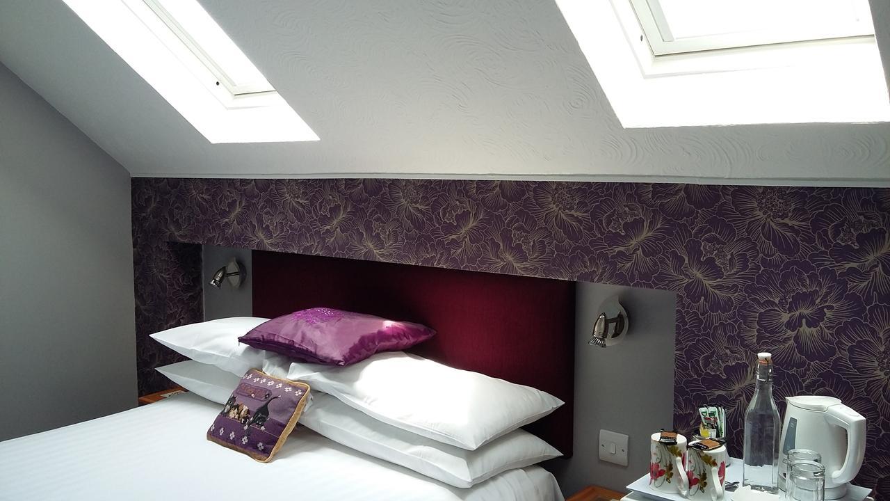 Cleave Court Guest House Ландъндо Екстериор снимка