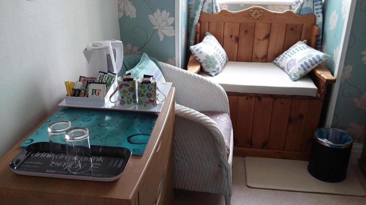 Cleave Court Guest House Ландъндо Екстериор снимка