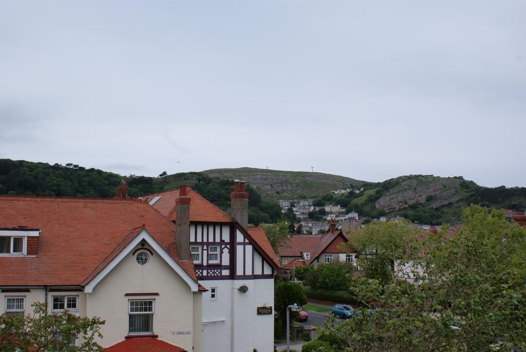 Cleave Court Guest House Ландъндо Стая снимка