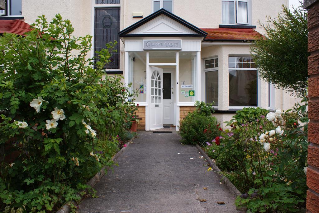 Cleave Court Guest House Ландъндо Екстериор снимка