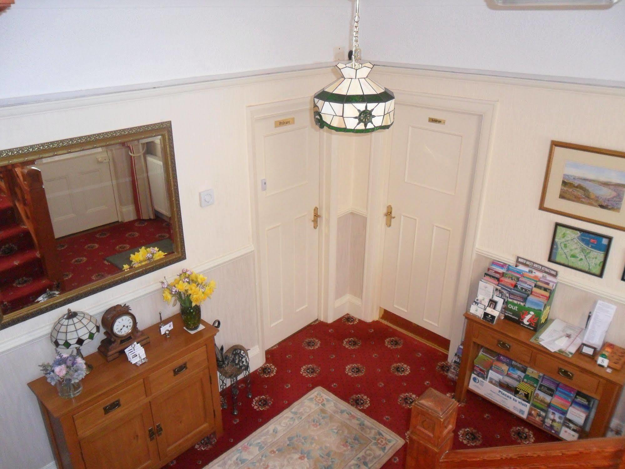 Cleave Court Guest House Ландъндо Екстериор снимка